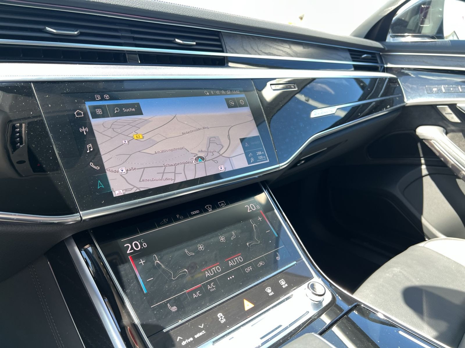 Audi - A8_23