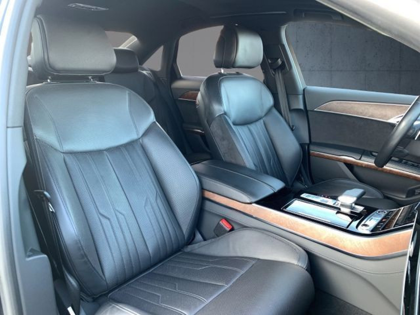 Audi - A8_17
