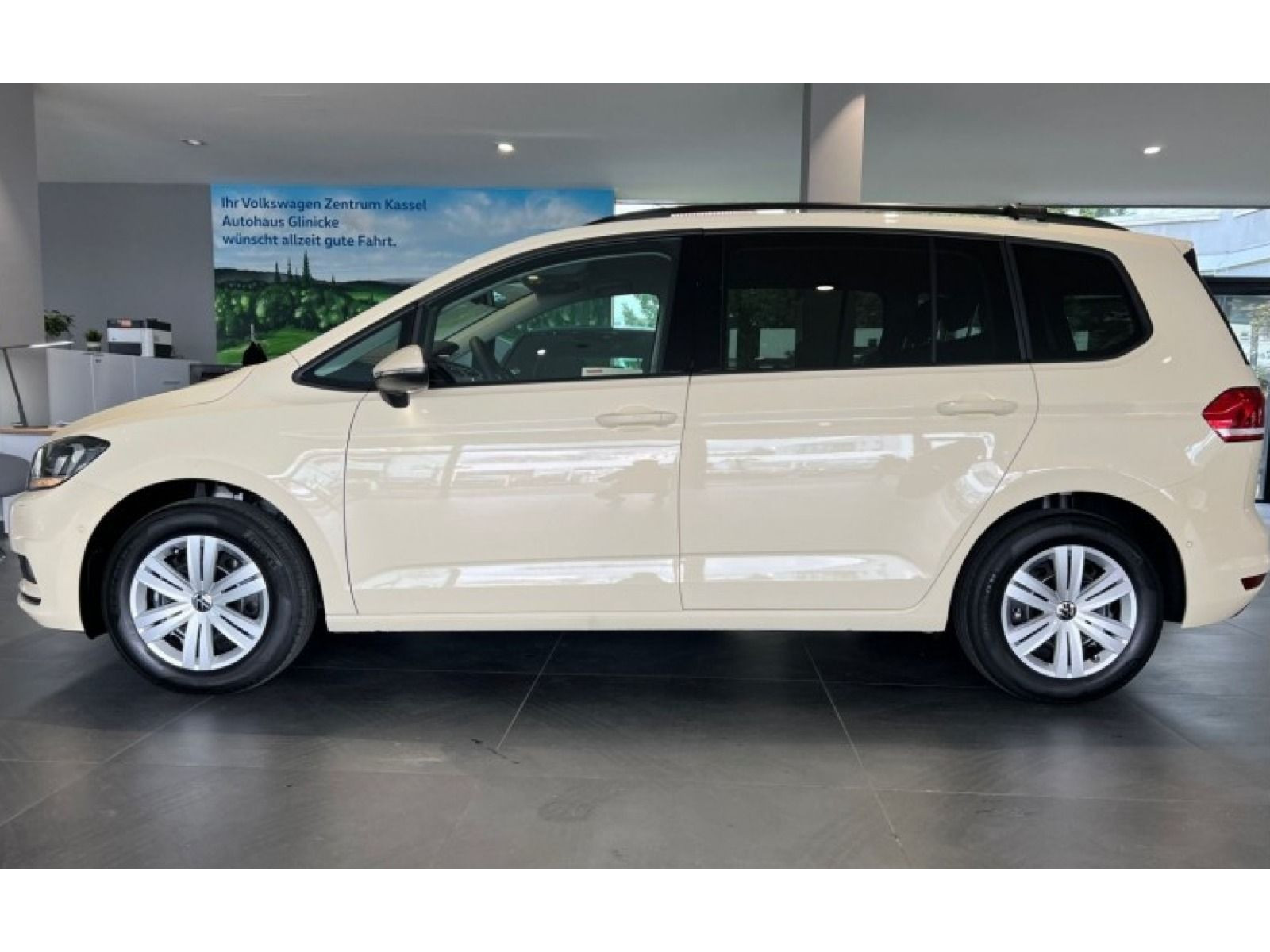 Volkswagen - Touran_5