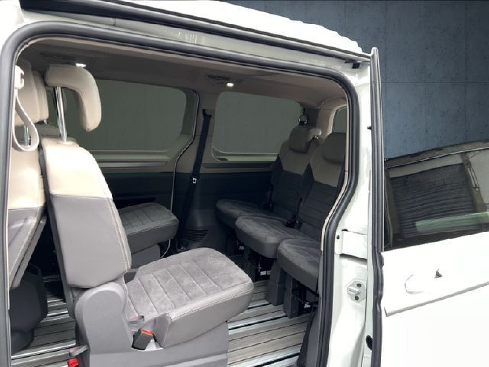 Volkswagen - Multivan_13