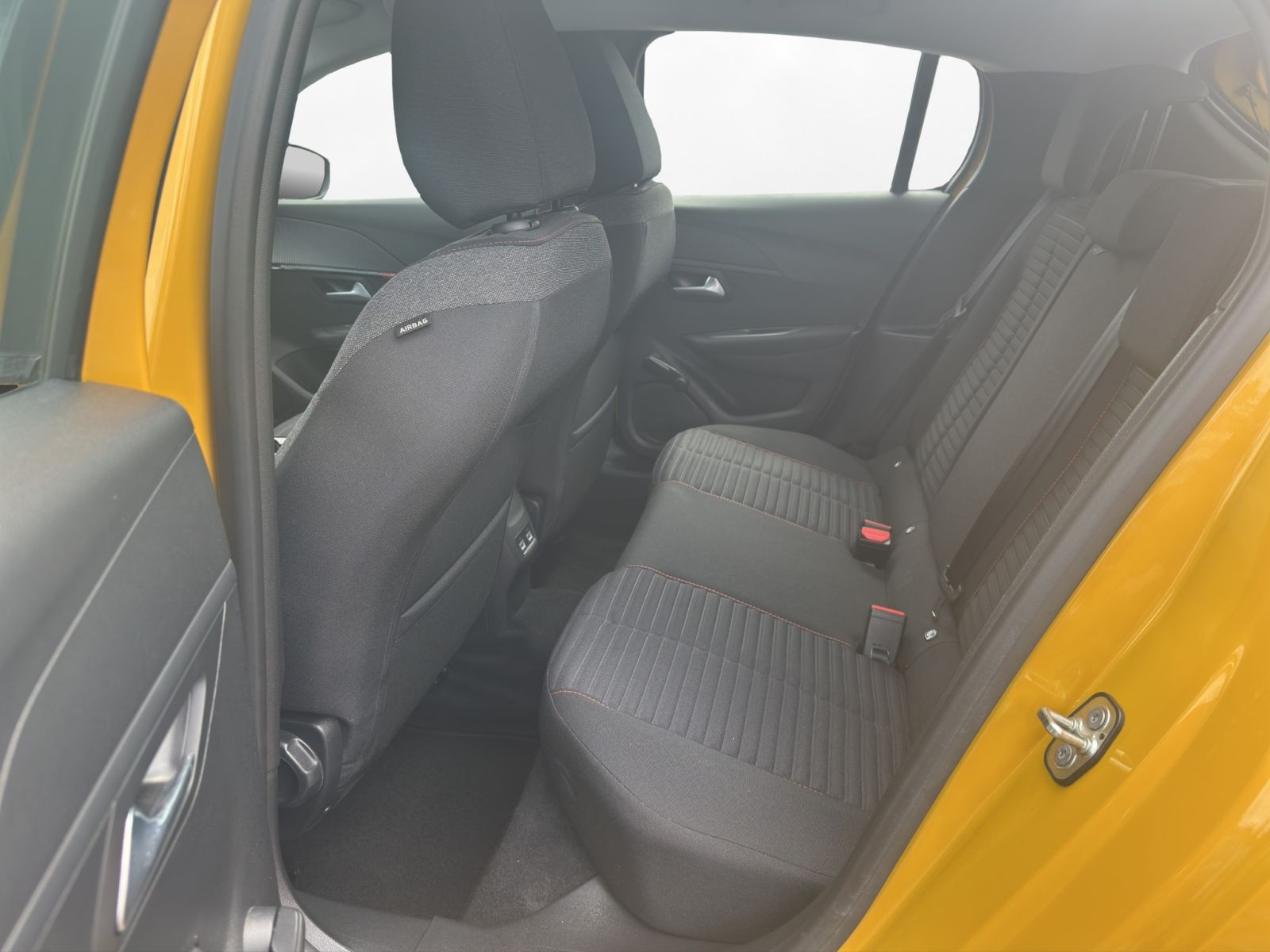 Peugeot - 208_10