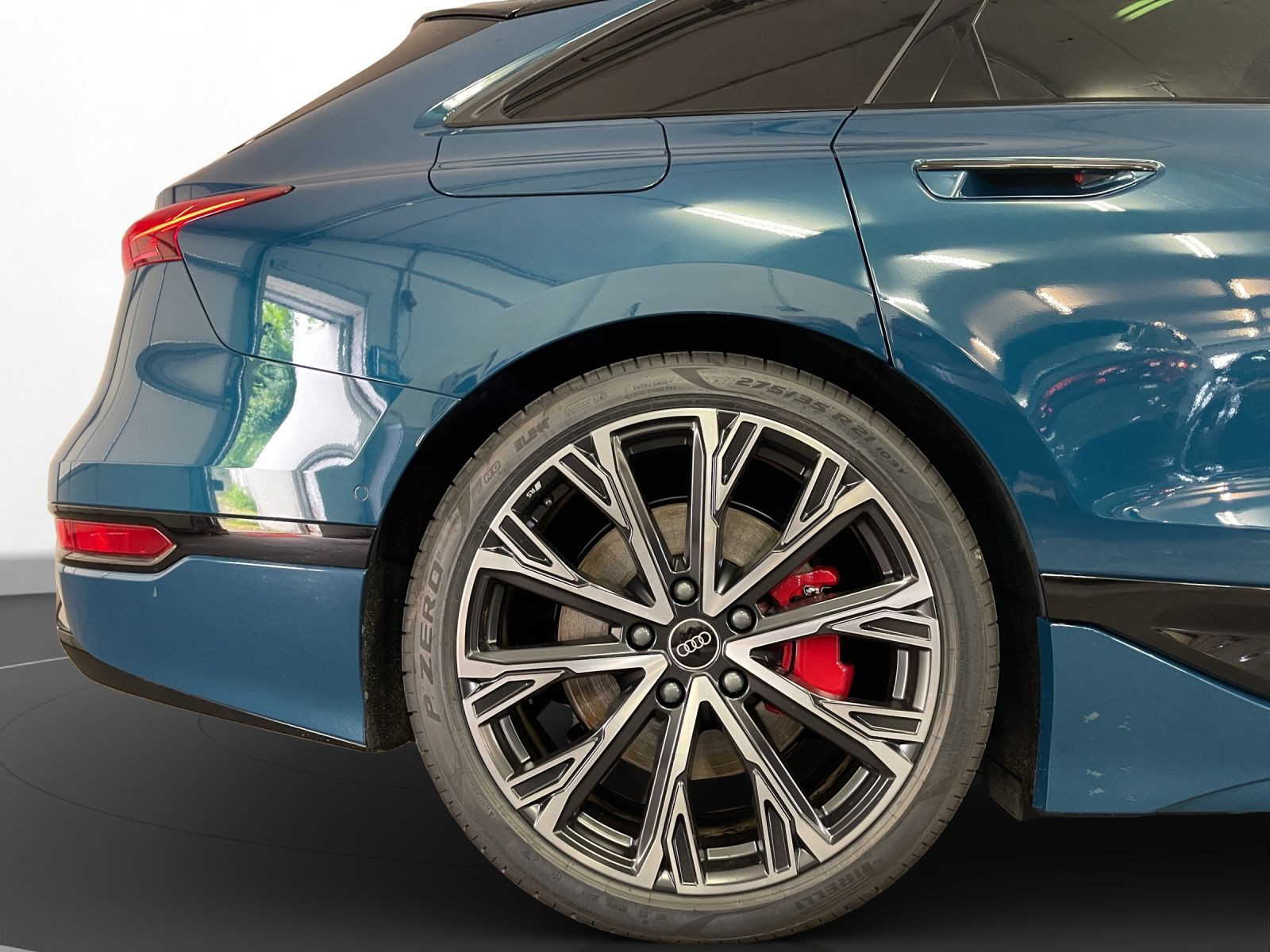 Audi - A6 Avant e-tron_16
