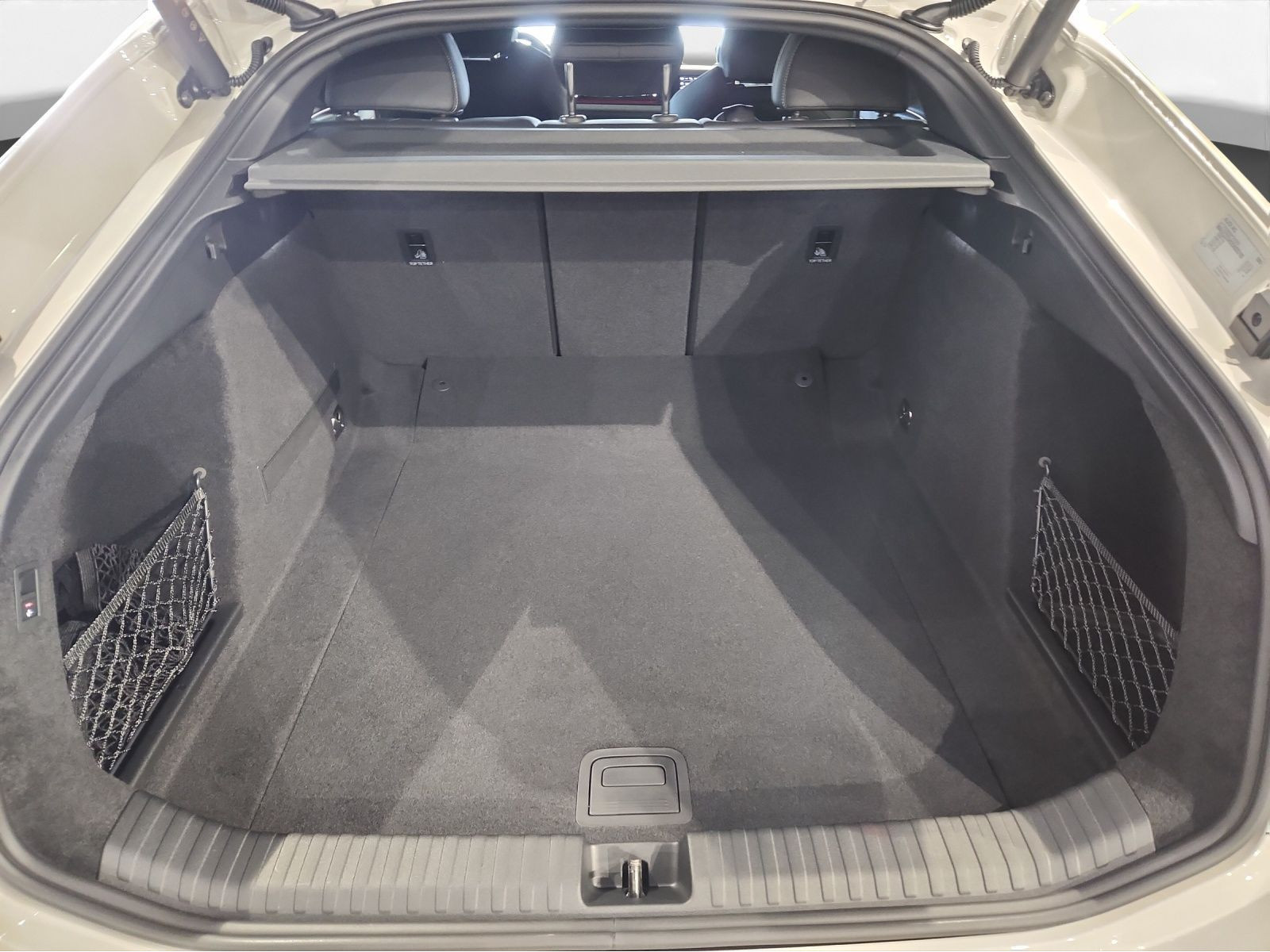 Audi - A6 Sportback e-tron_21