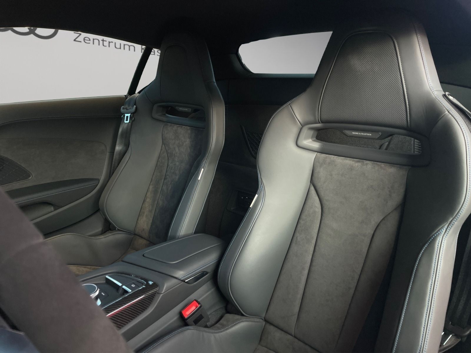 Audi - R8_6