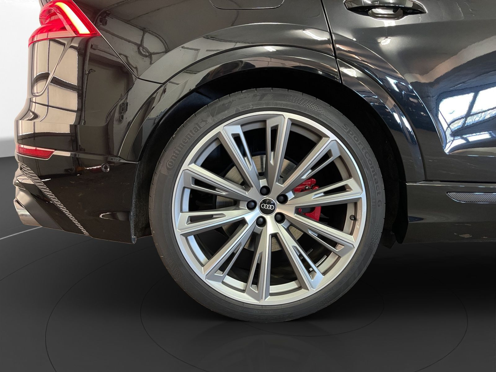 Audi - SQ8_16