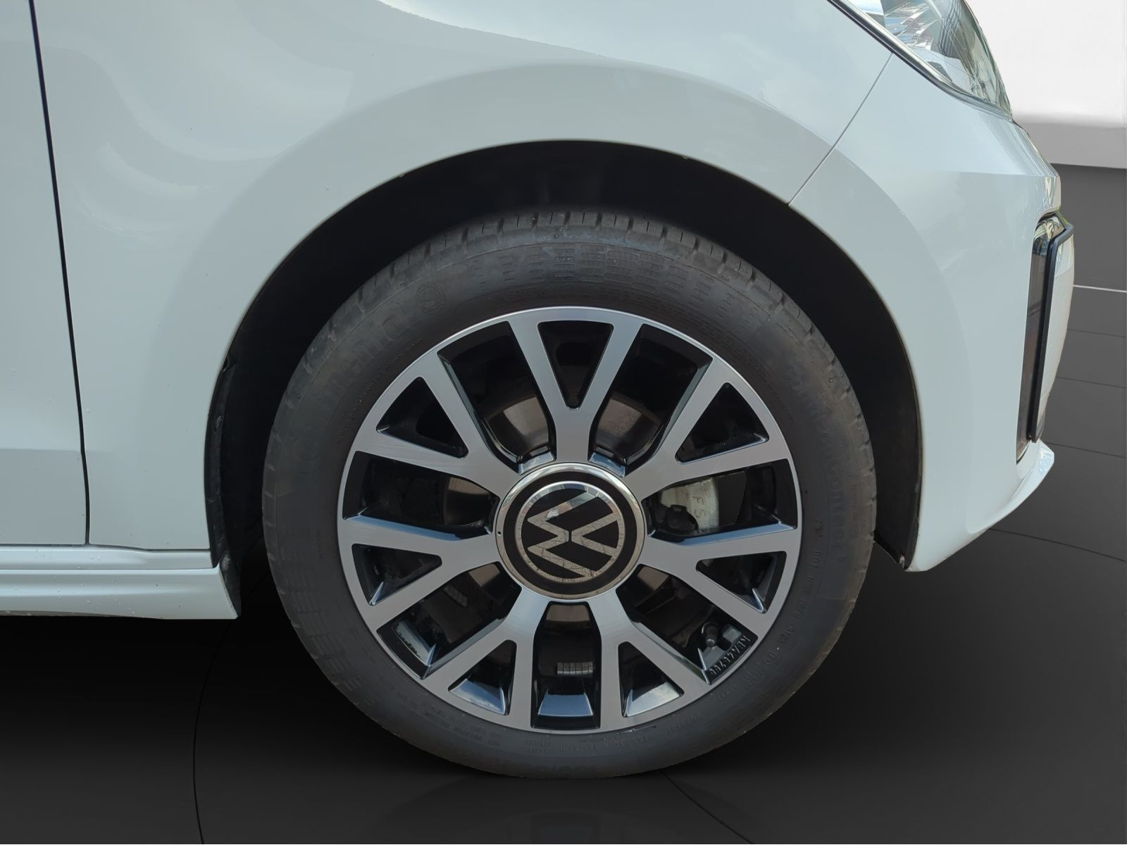 Volkswagen - e-up!_11