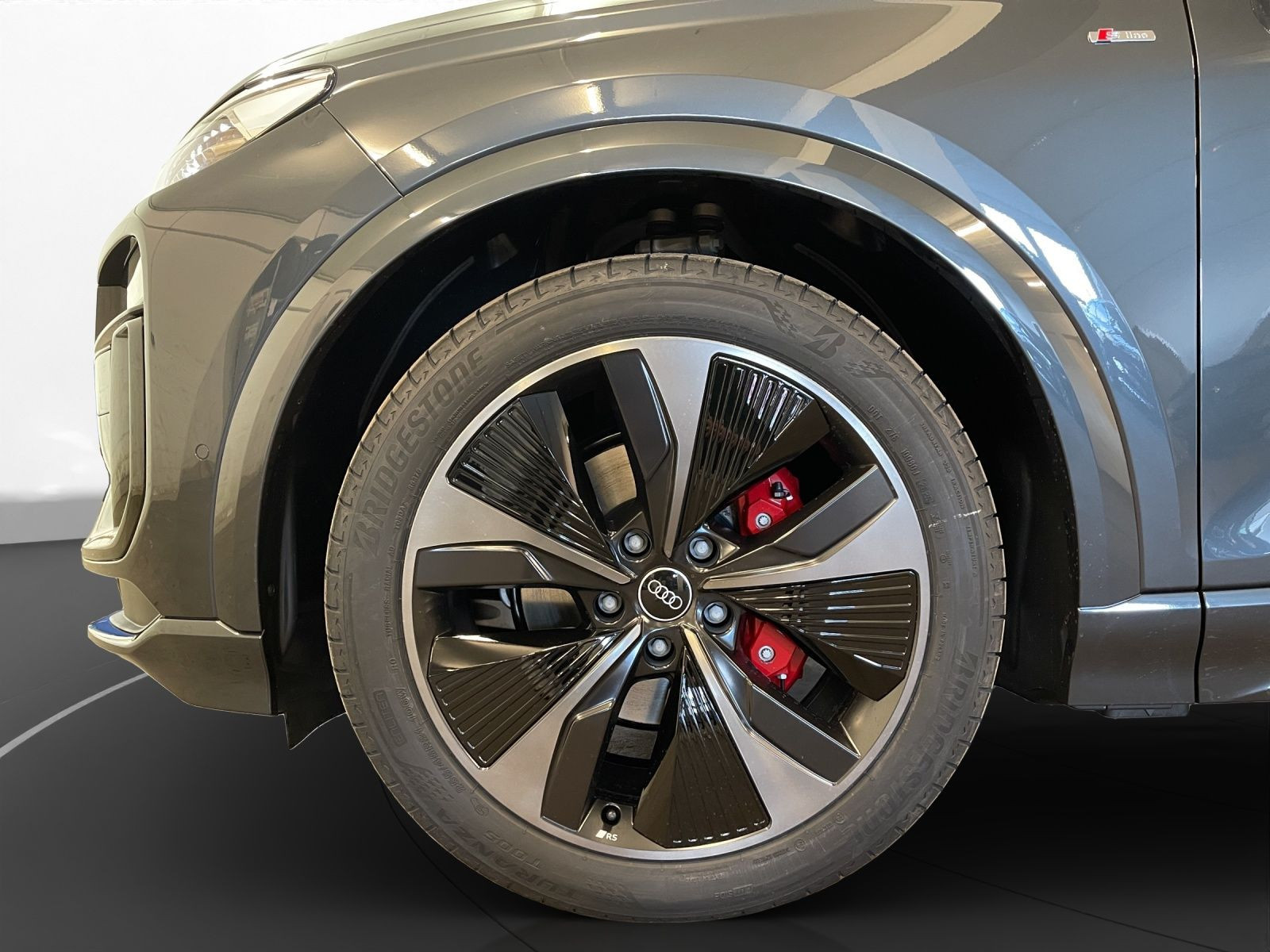 Audi - Q6 SUV e-tron_9