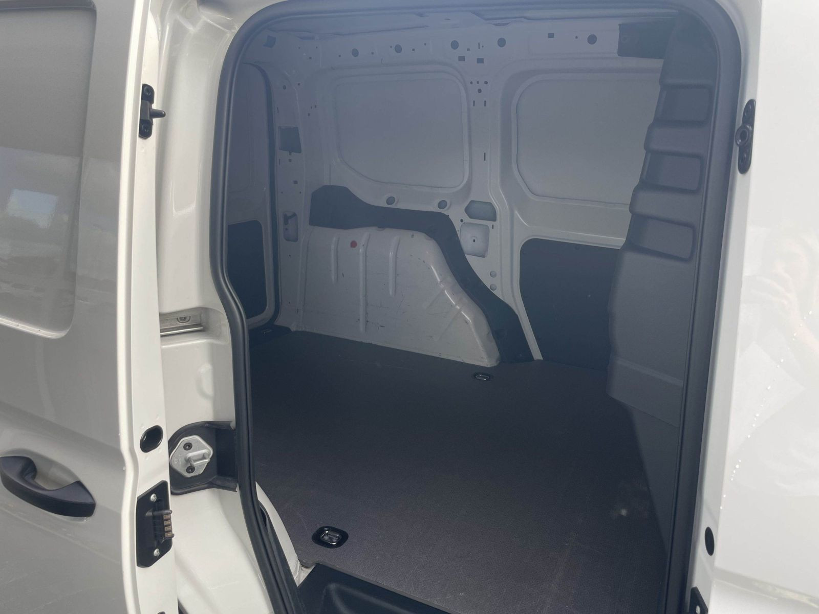 Volkswagen - Caddy Cargo_9