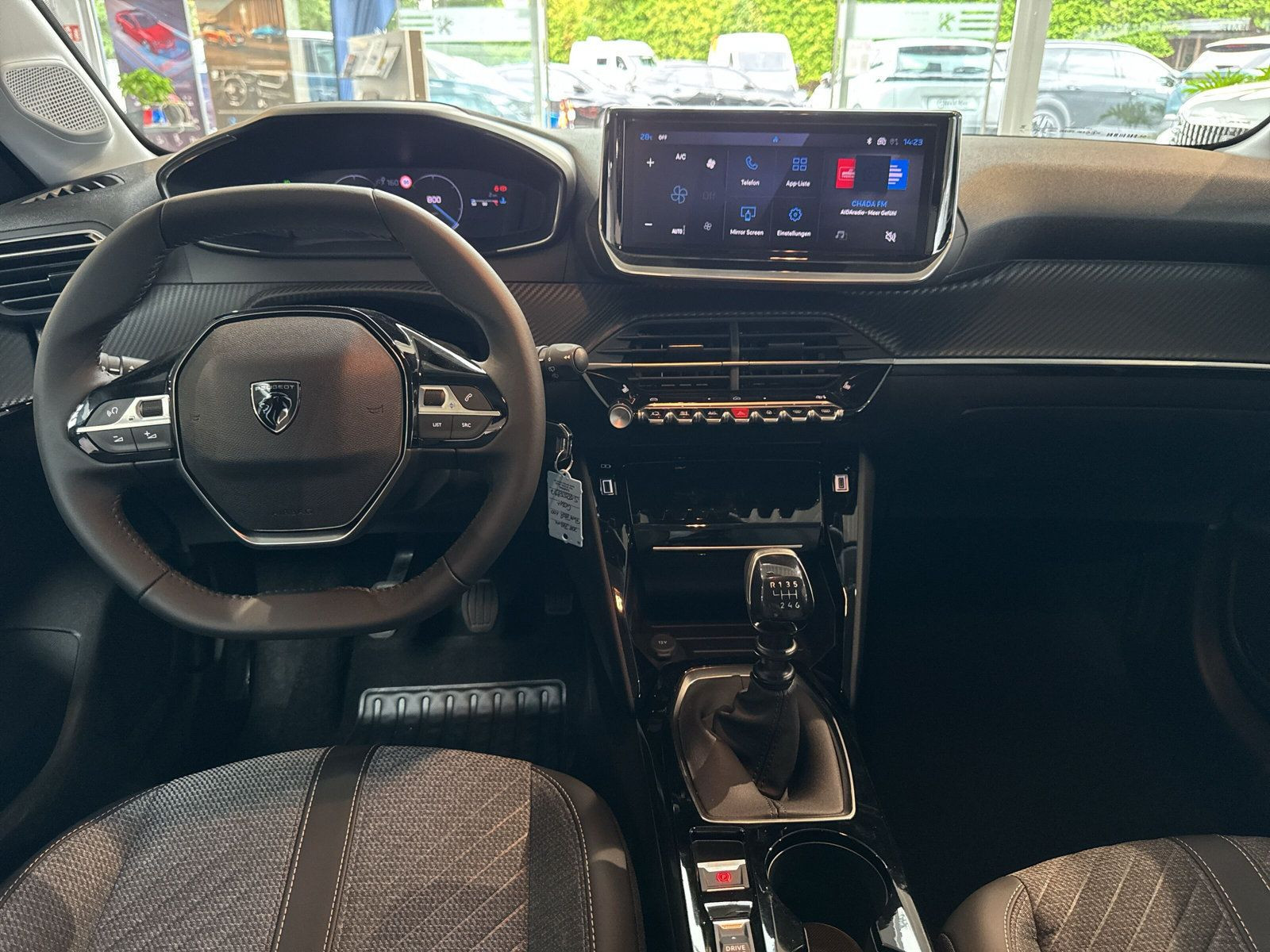 Peugeot - 208_12