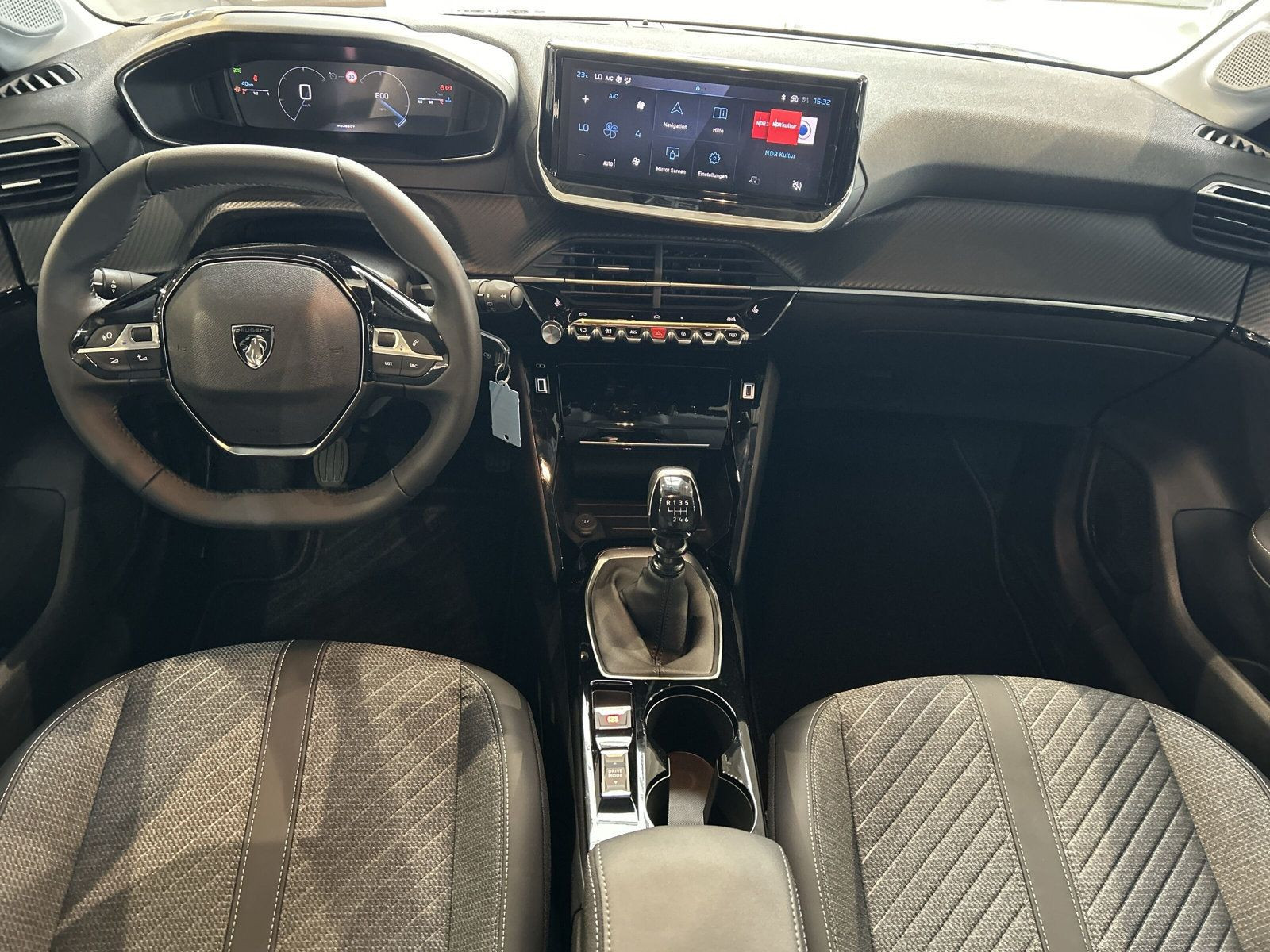 Peugeot - 208_12
