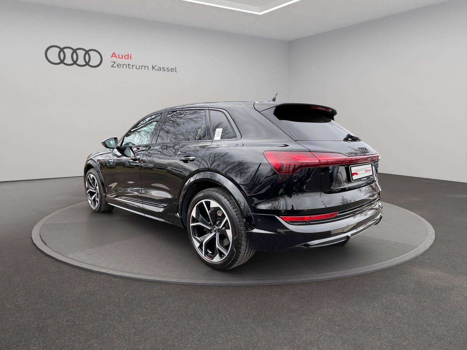 Audi - e-tron S_5