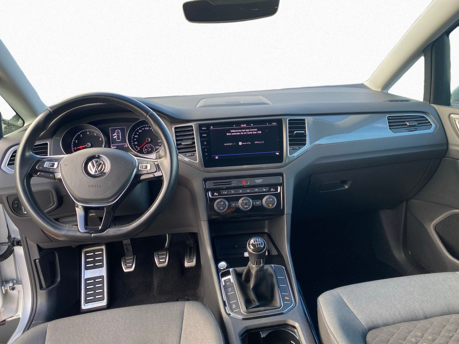 Volkswagen - Golf Sportsvan_13