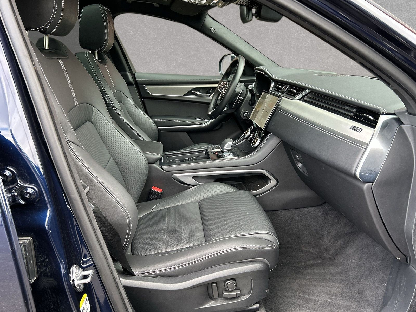 Jaguar - F-Pace_3