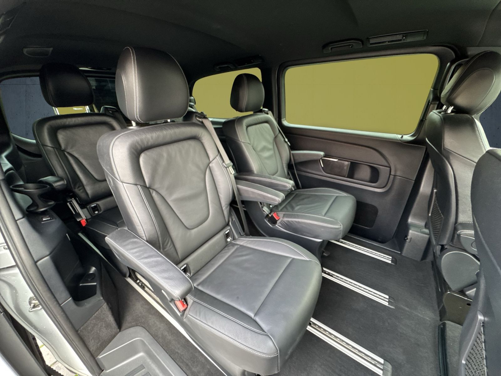 Mercedes-Benz - V 300_17