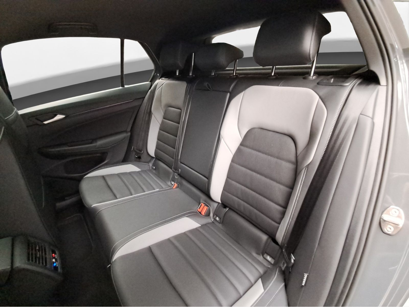 Volkswagen - Golf_10