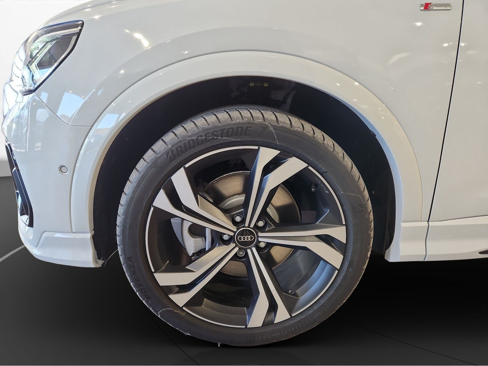 Audi - Q3_6
