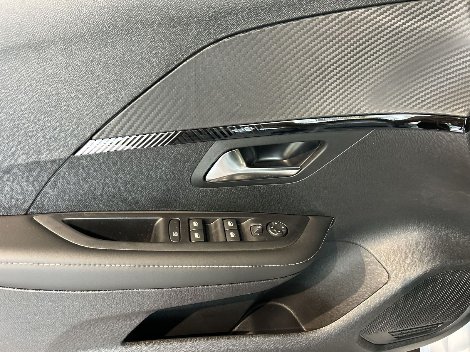 Peugeot - 208_11
