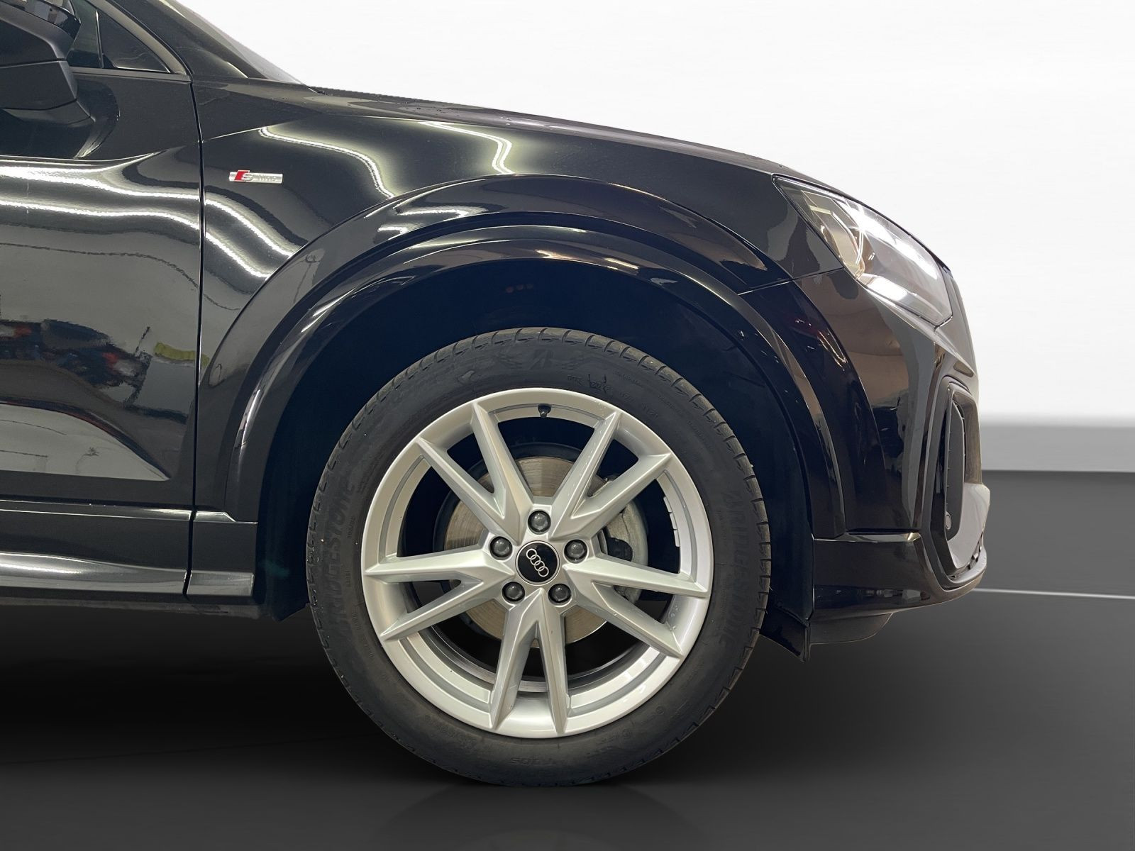 Audi - Q2_13