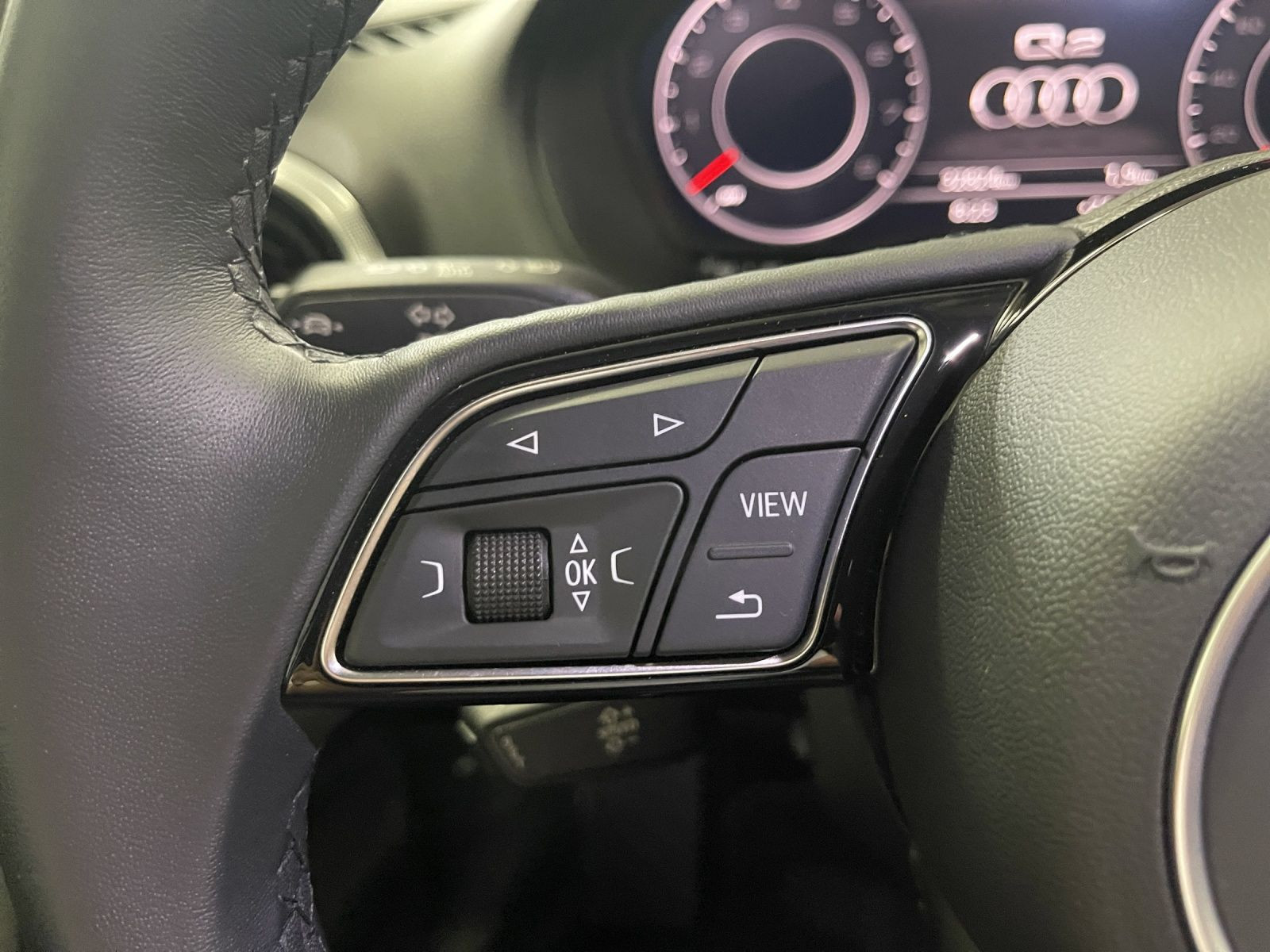 Audi - Q2_26