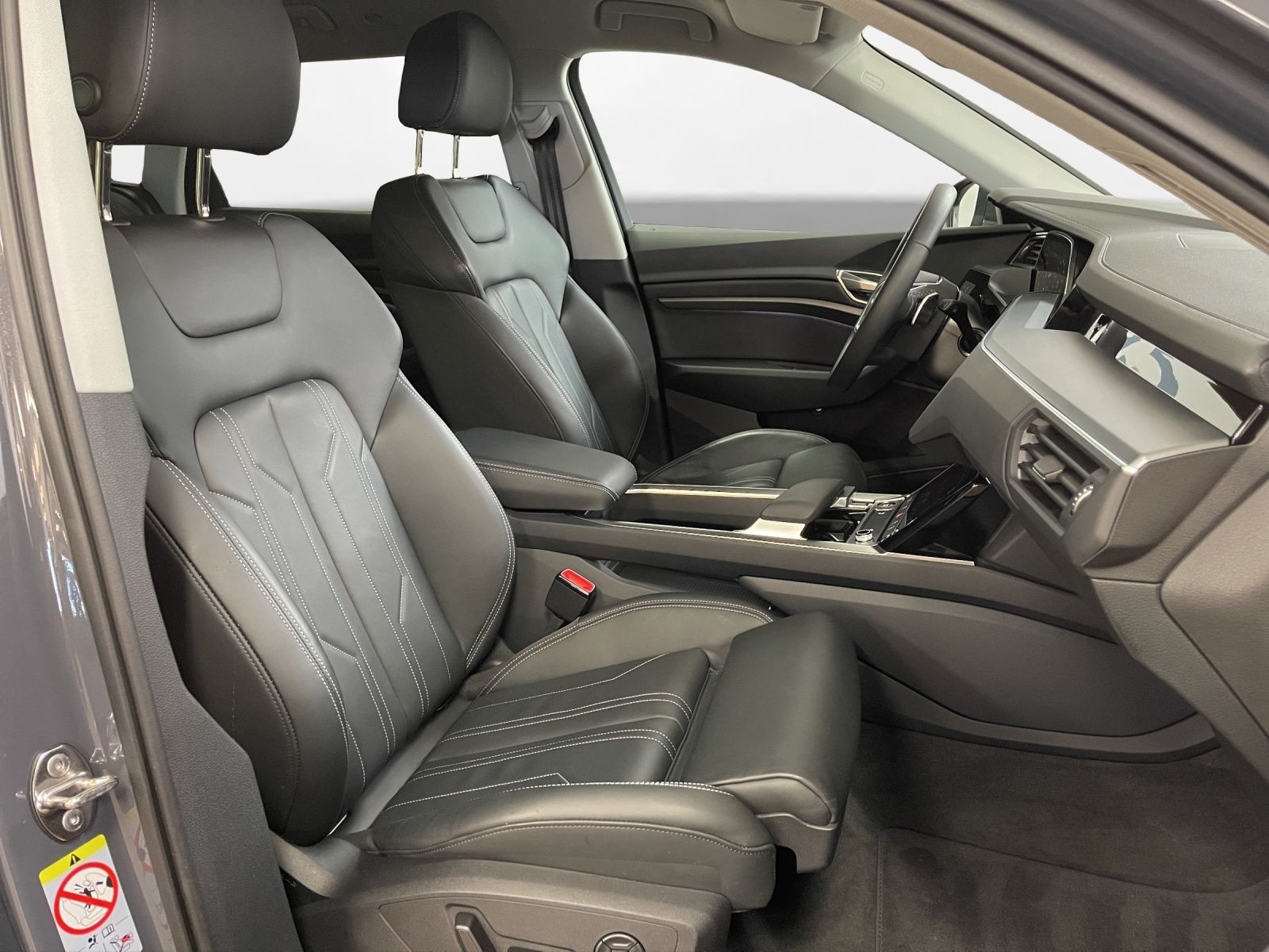 Audi - Q8 e-tron_16