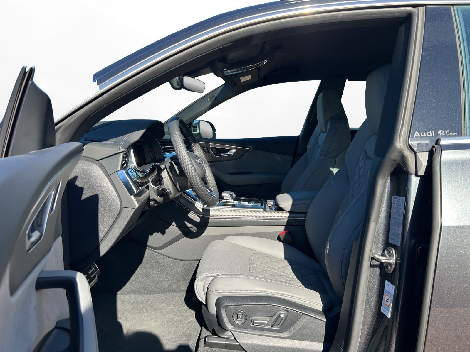 Audi - SQ8_4