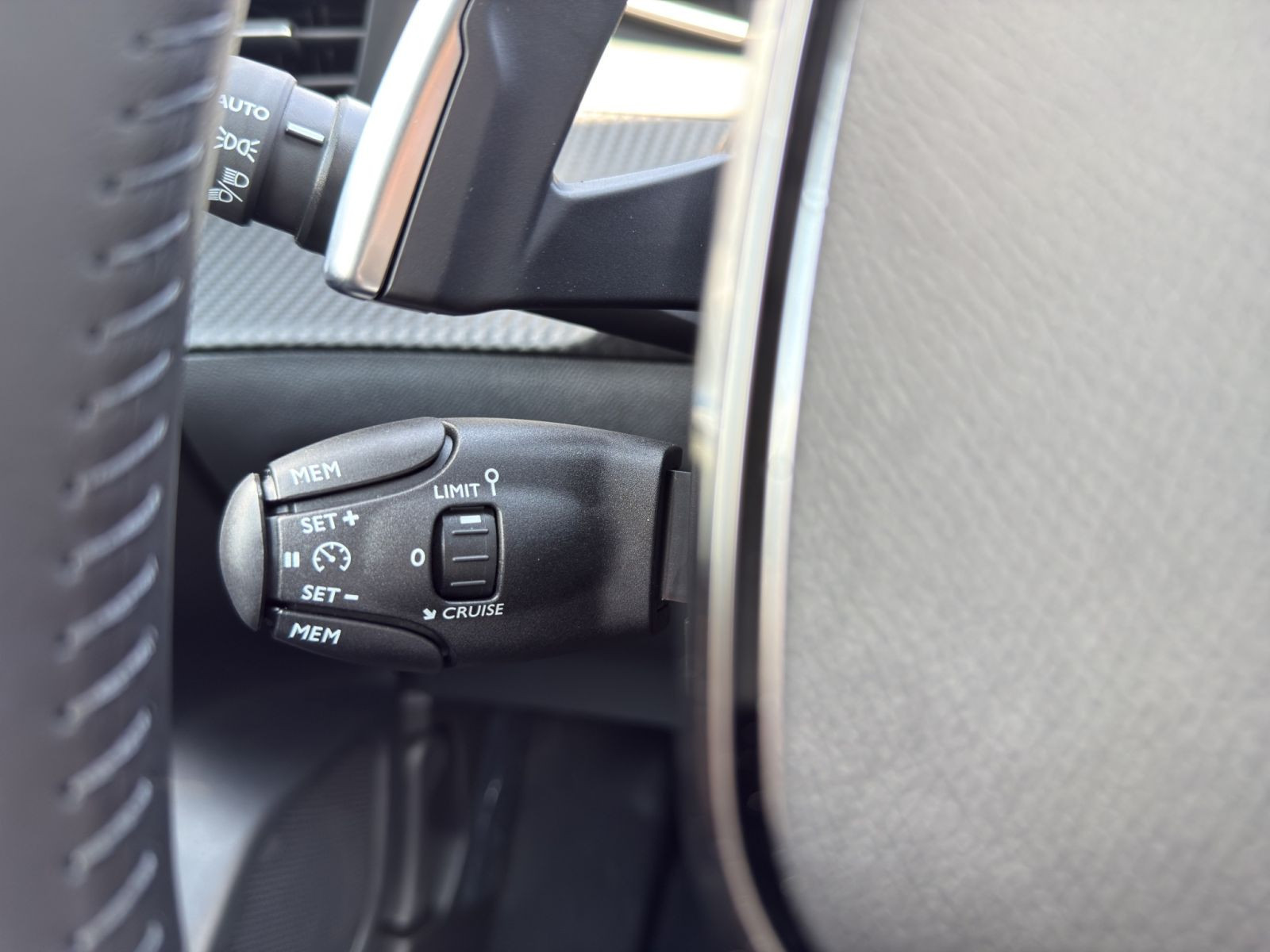 Peugeot - 208_17