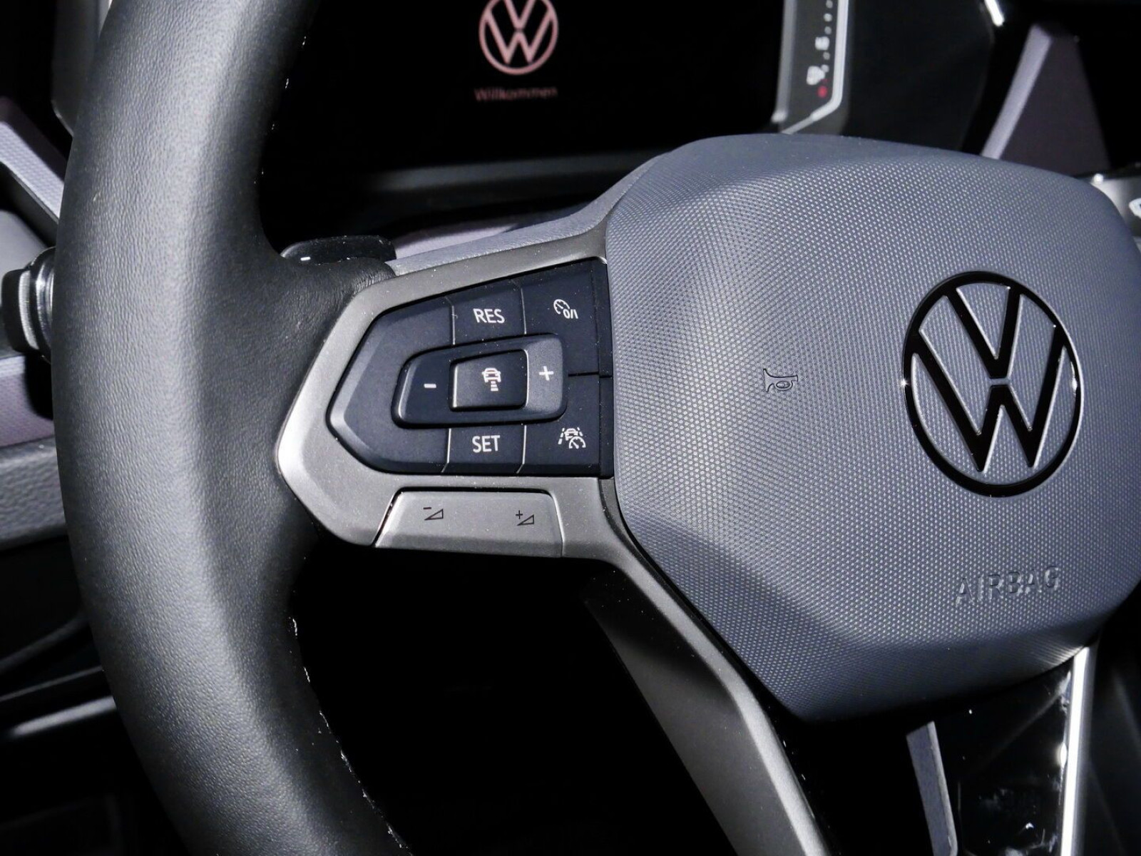 Volkswagen - Touran_16