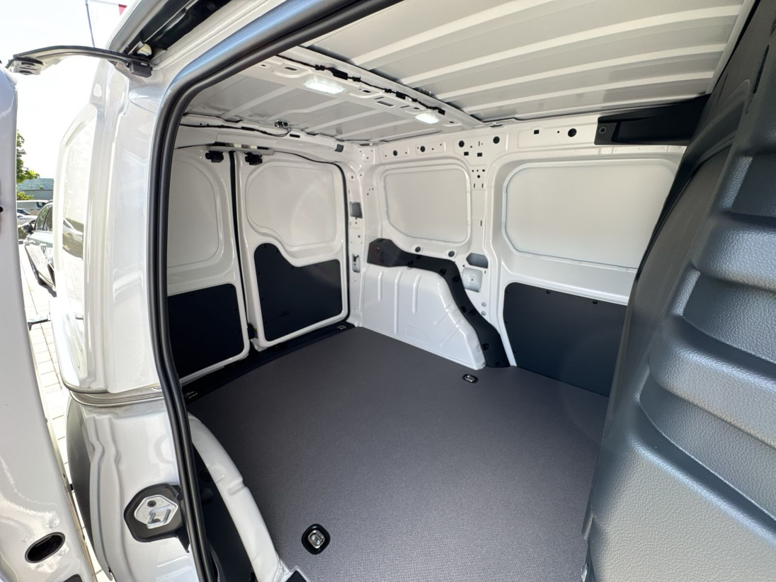 Volkswagen - Caddy Cargo_13