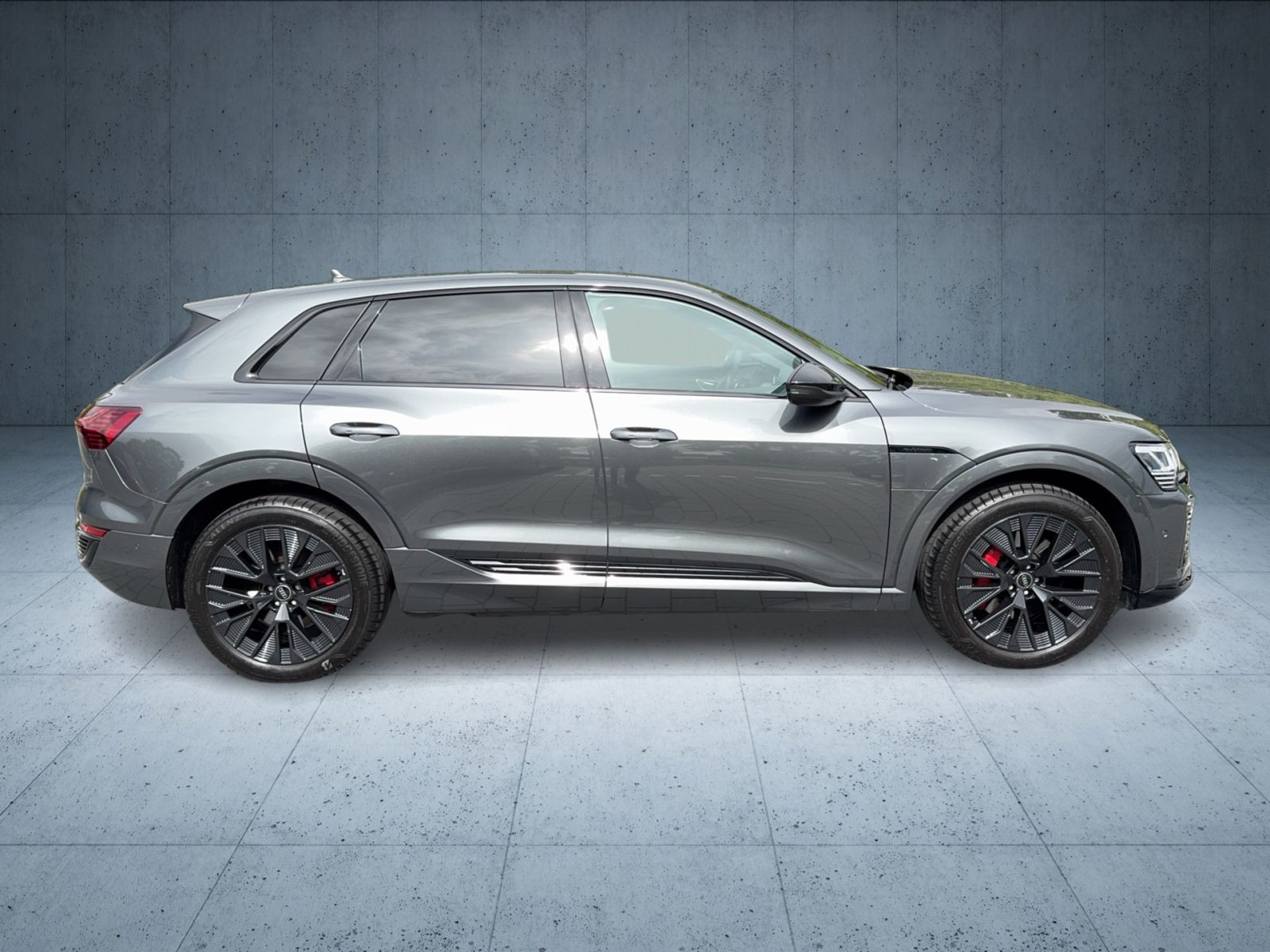 Audi - Q8 e-tron_8
