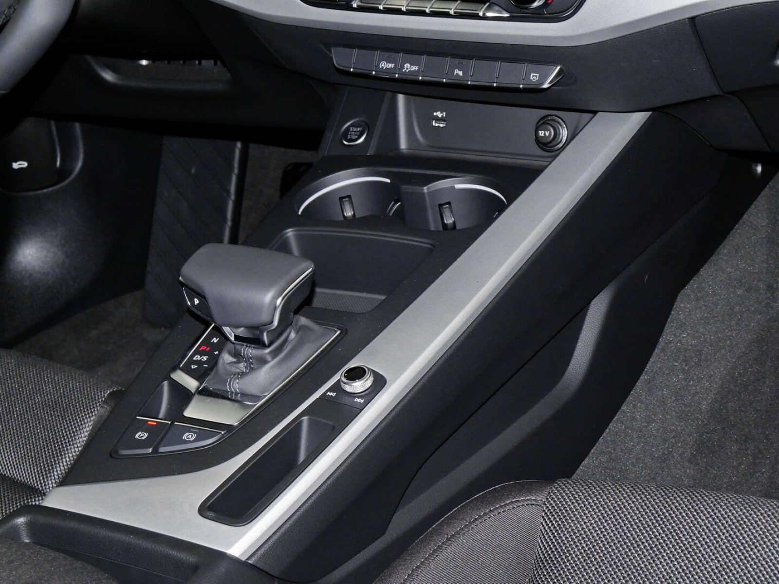 Audi - A4_8