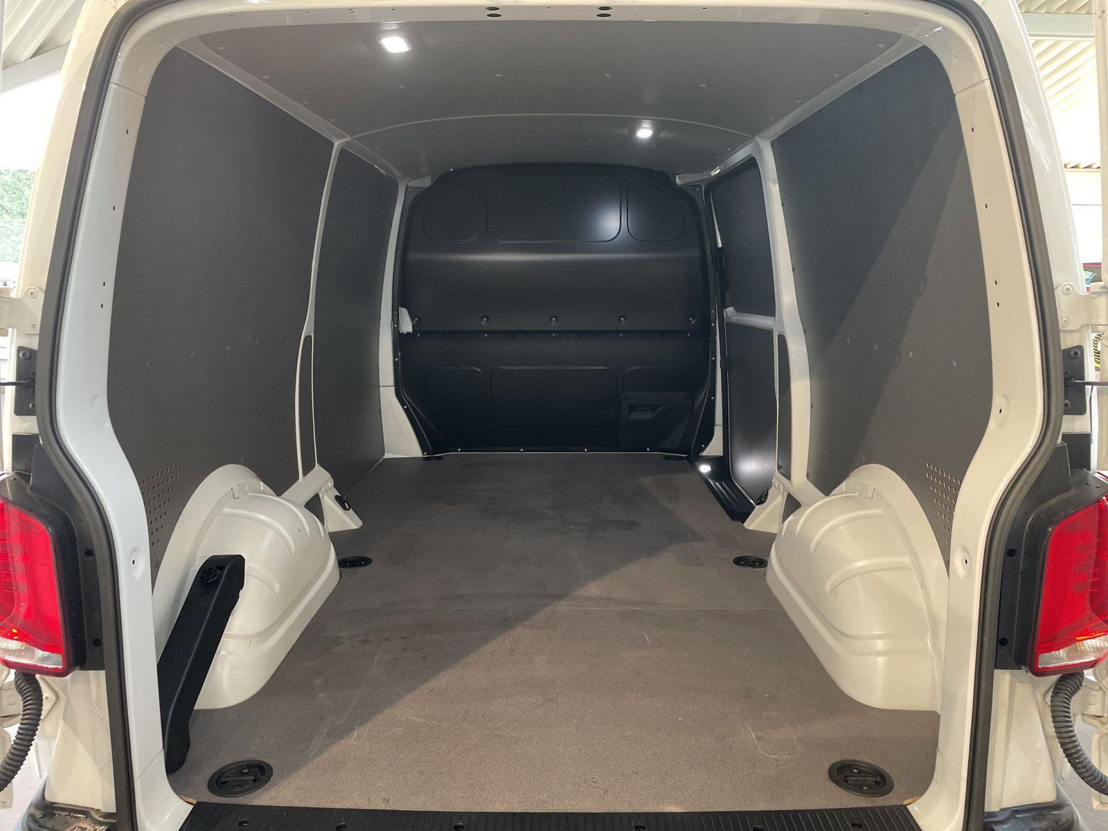 Volkswagen - T6.1 Transporter_7