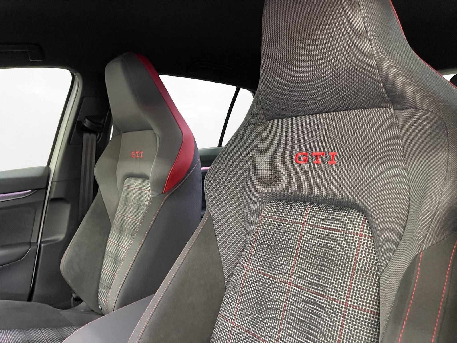 Volkswagen - Golf GTI_17
