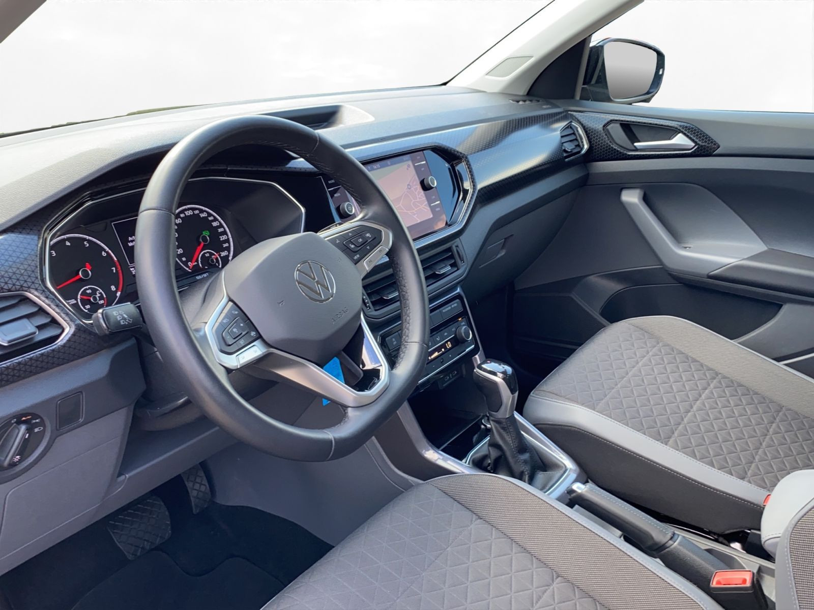 Volkswagen - T-Cross_11