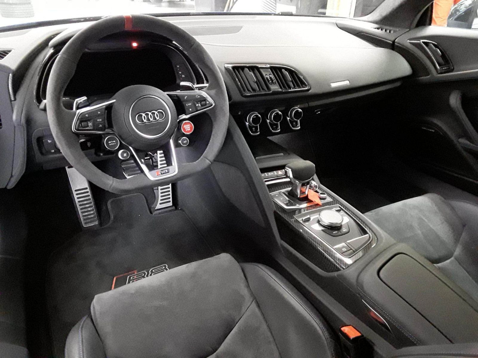 Audi - R8_6