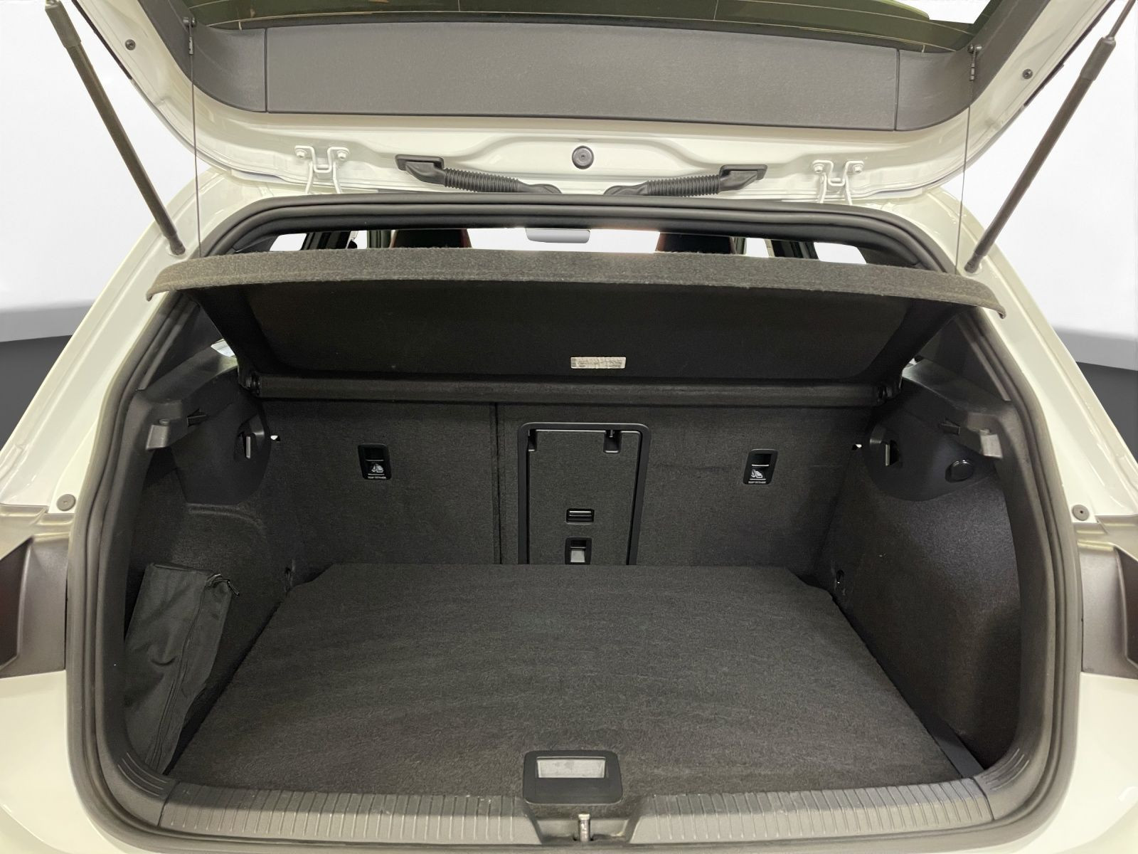 Volkswagen - Golf GTI_24