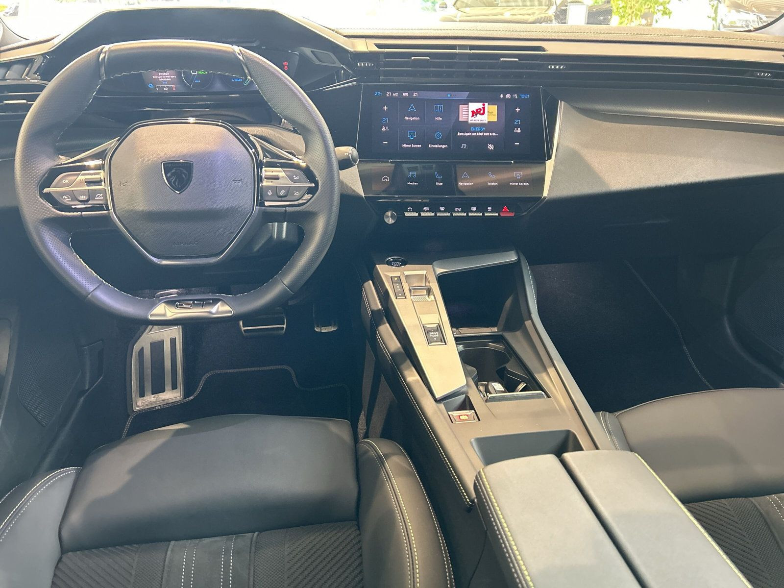 Peugeot - 408_13