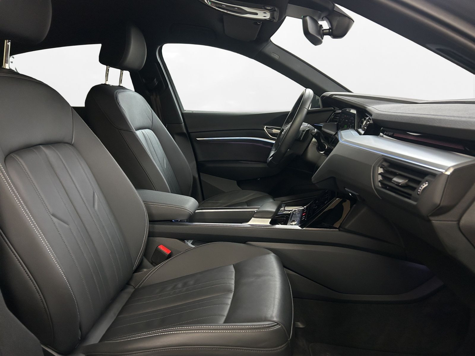 Audi - Q8 Sportback e-tron_16