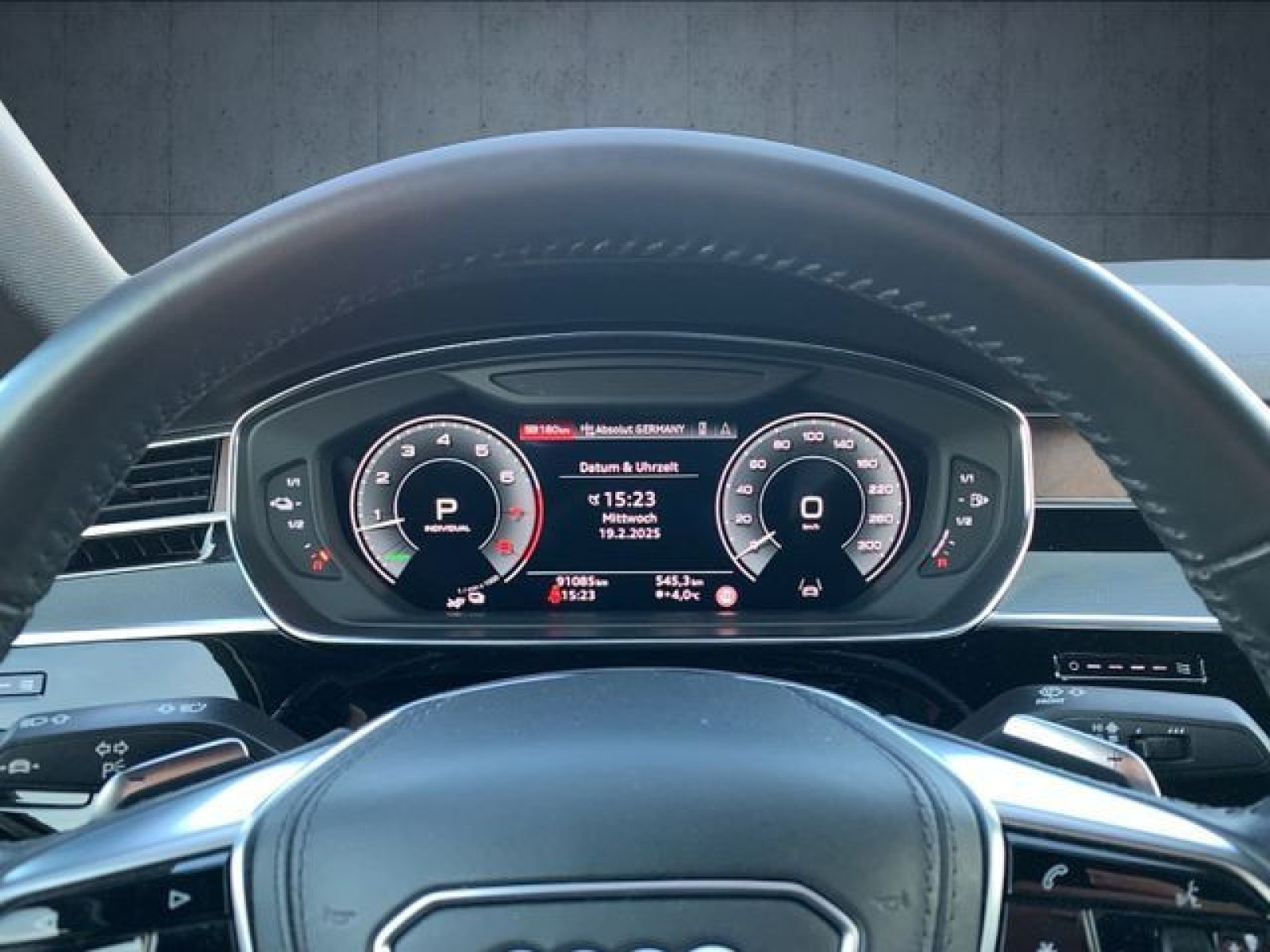 Audi - A8_12