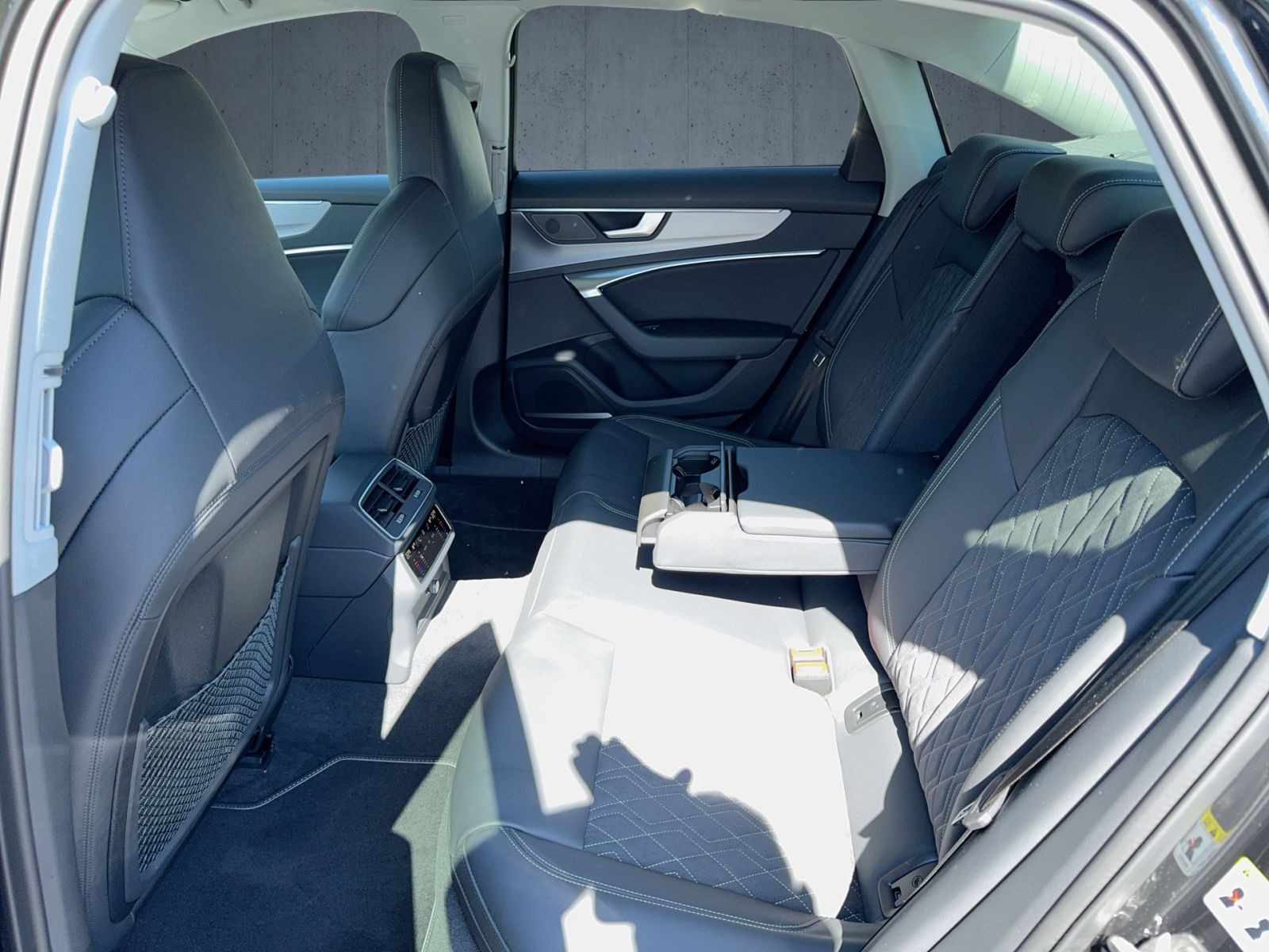 Audi - S6 Limousine_14