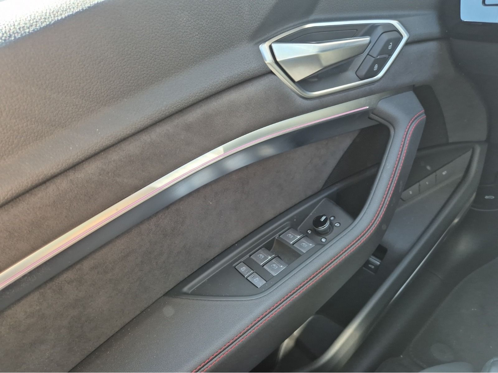 Audi - Q8 e-tron_14