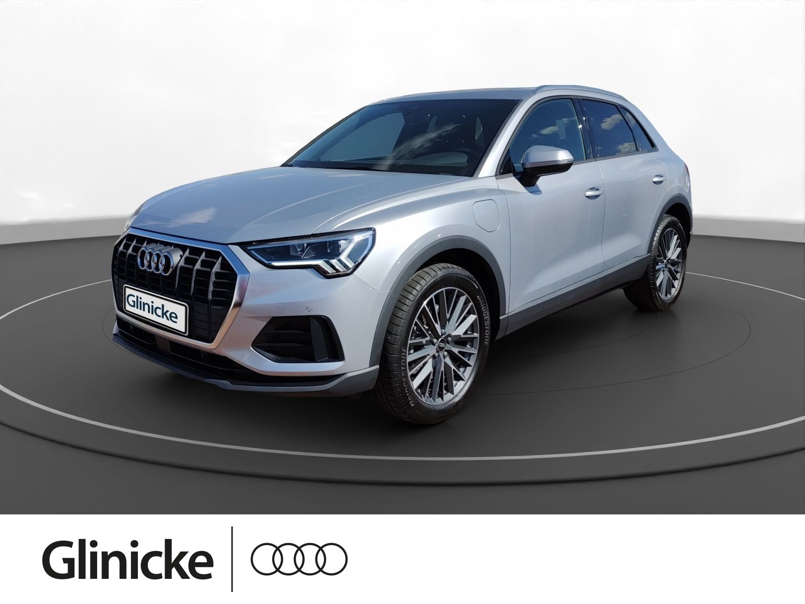 Q3 45 TFSI e S line