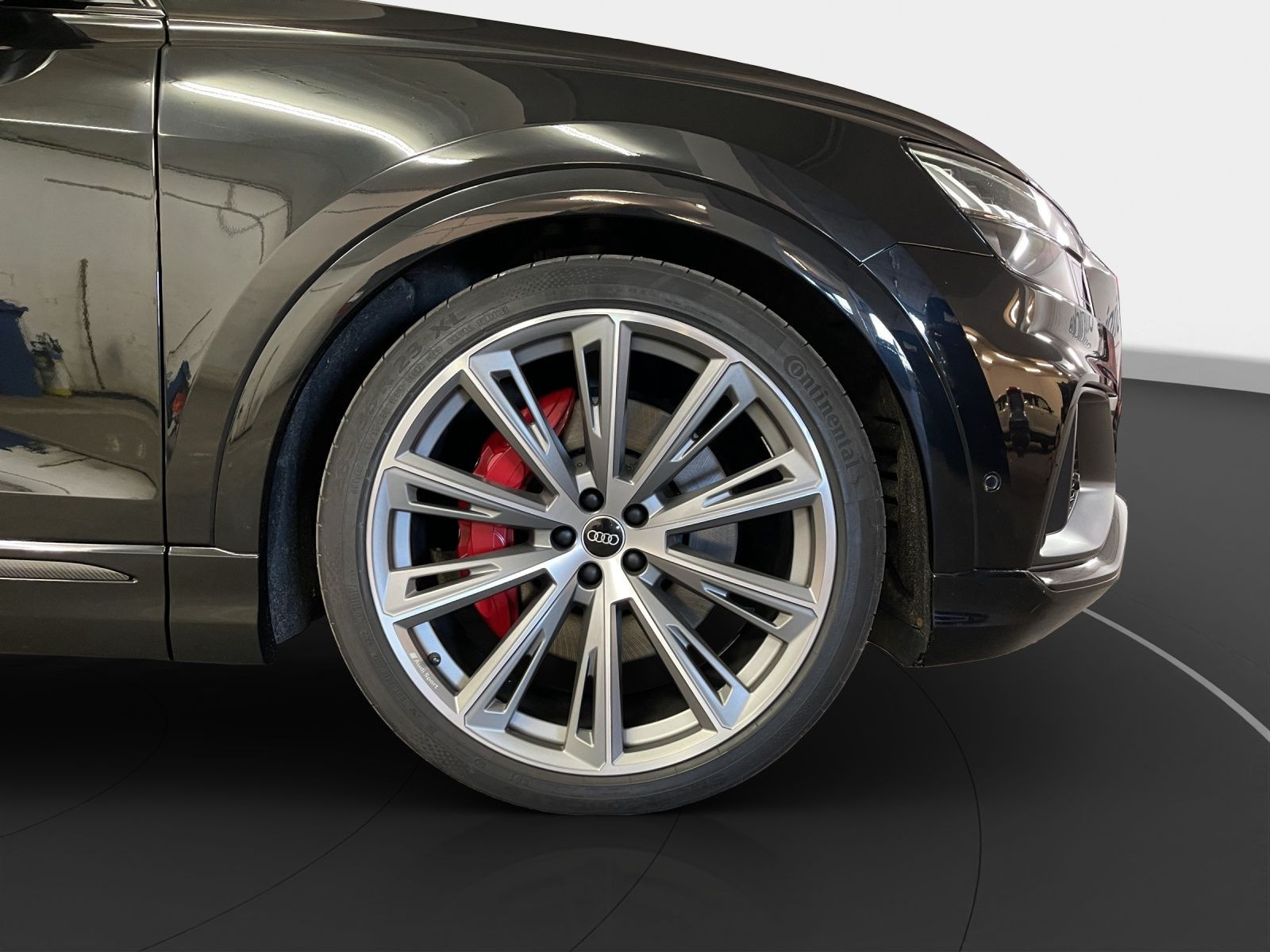 Audi - SQ8_15