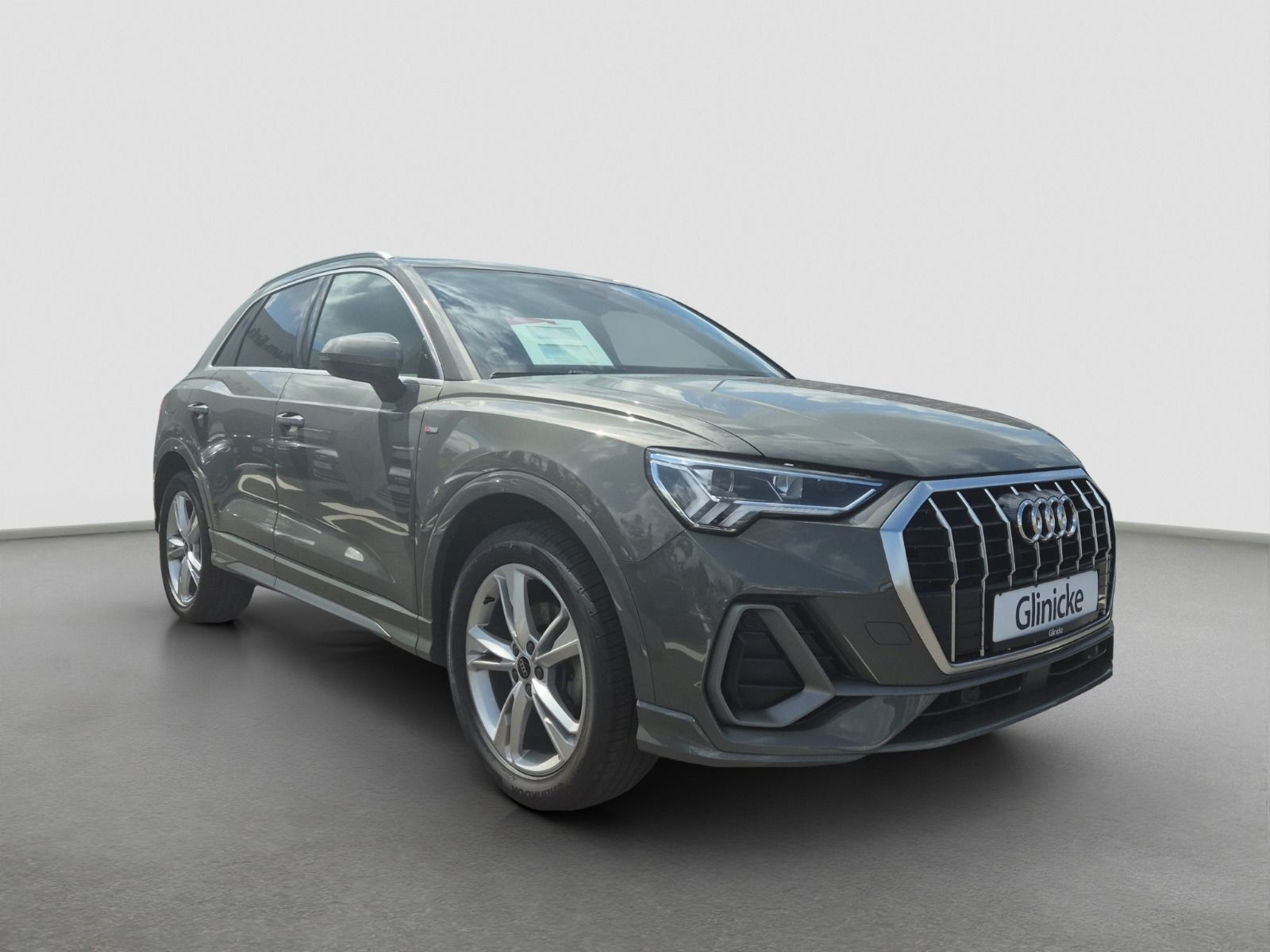 Audi - Q3_10