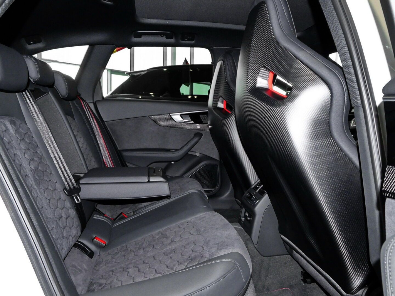 Audi - RS 4 Avant_10