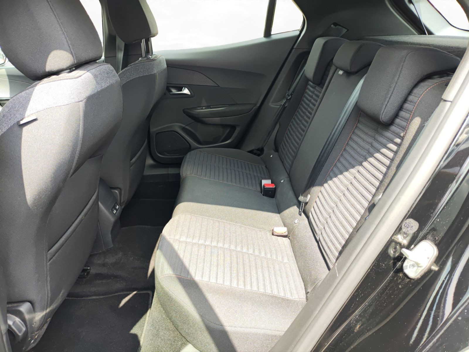Peugeot - 2008_12