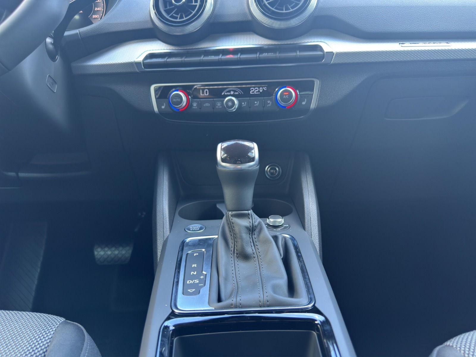 Audi - Q2_17