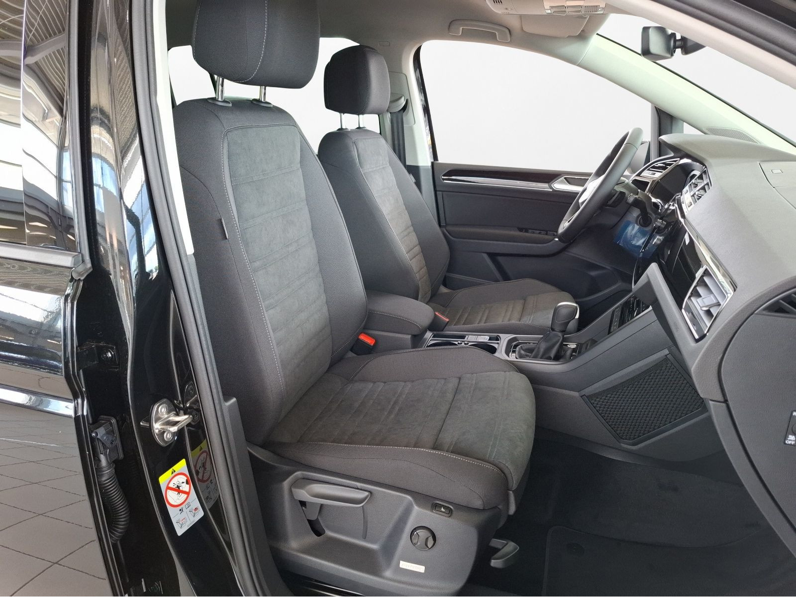 Volkswagen - Touran_12