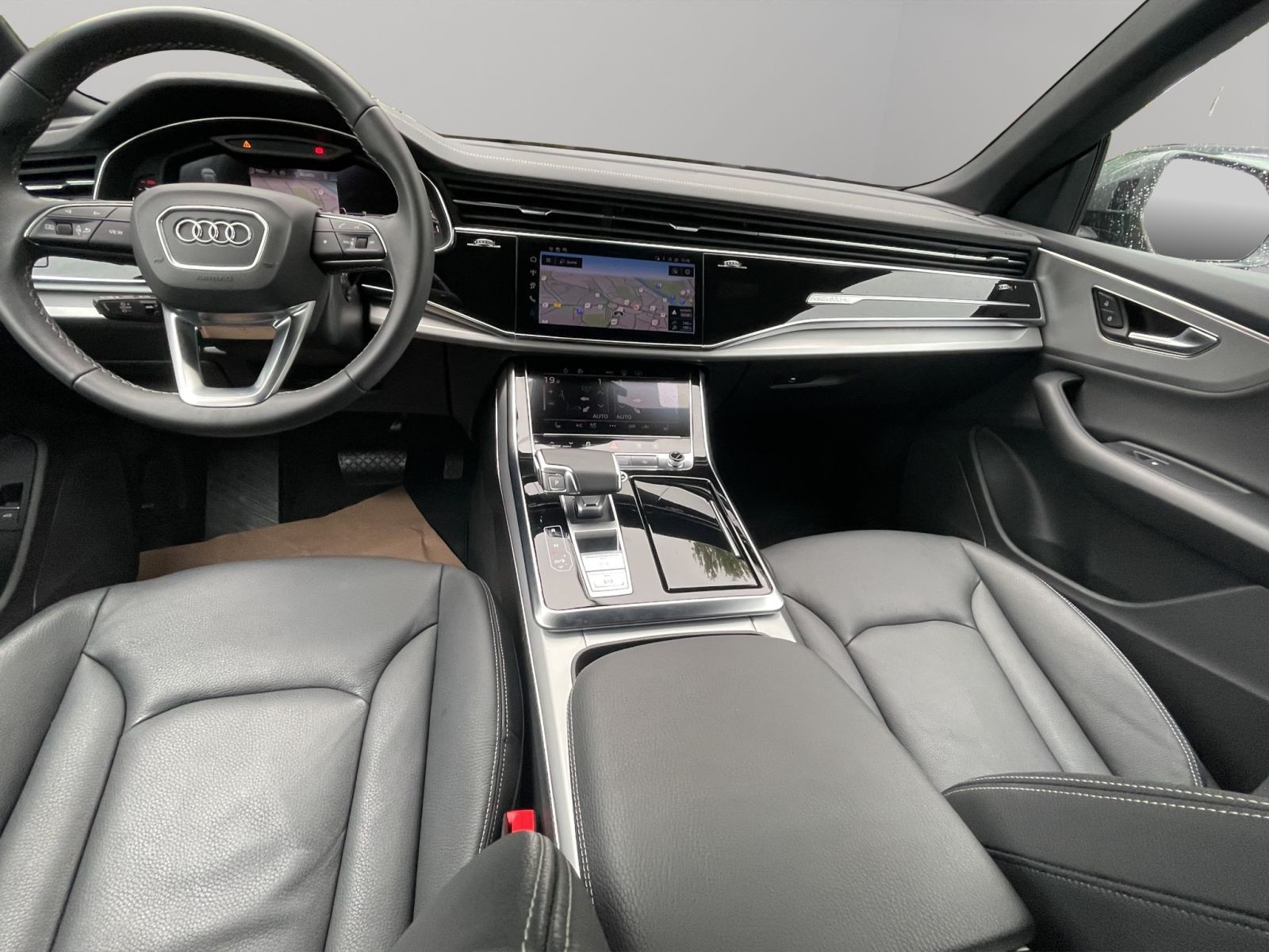 Audi - Q8_17