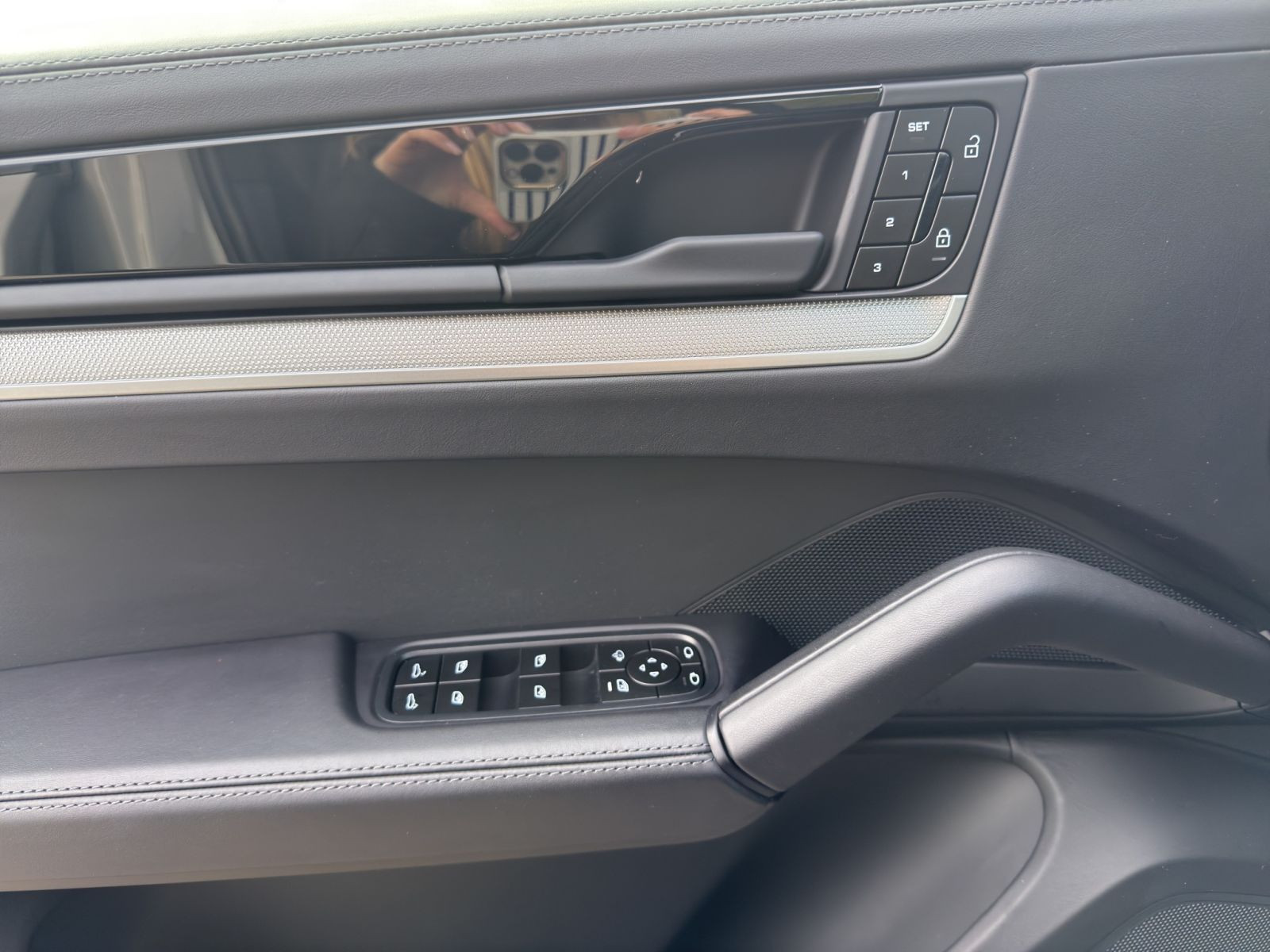 Porsche - Cayenne_12