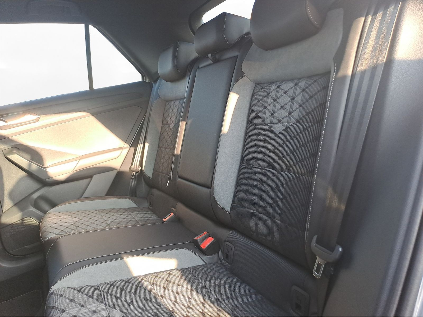Volkswagen - T-Roc_13
